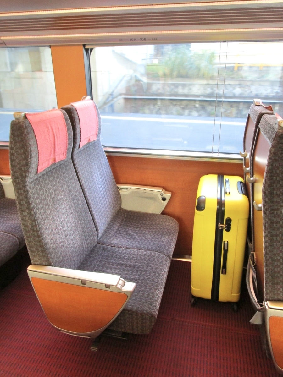 小田急ロマンスカー（60000形MSE）にスーツケースを載せる - 荷棚調査