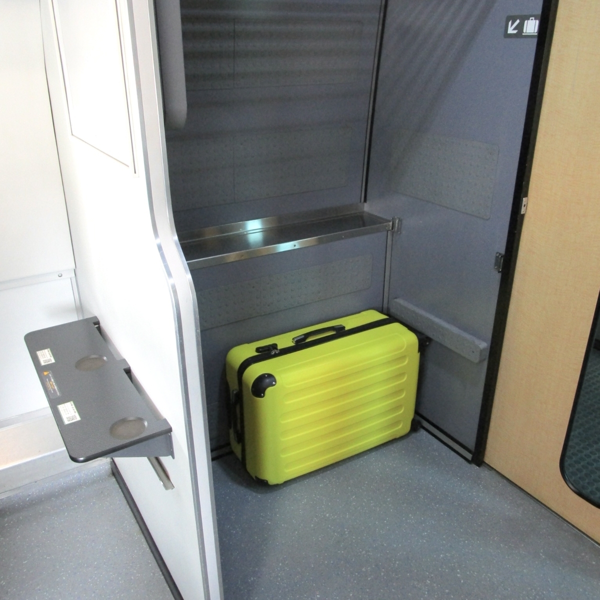 特急「きぬがわ」の荷物置き場について