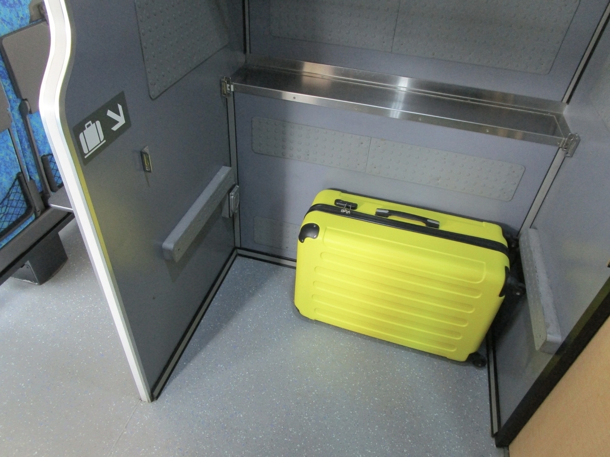 特急「きぬがわ」の荷物置き場について