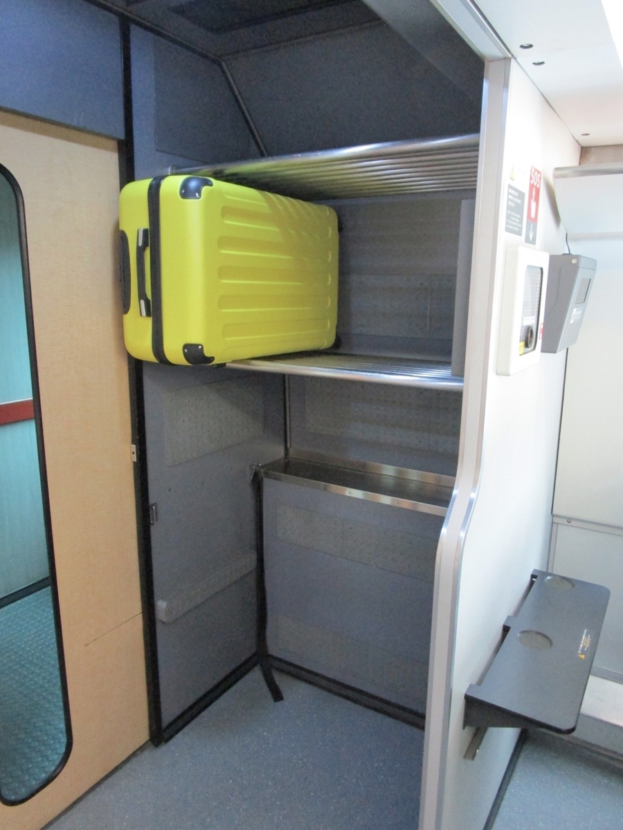 特急「きぬがわ」の荷物置き場について