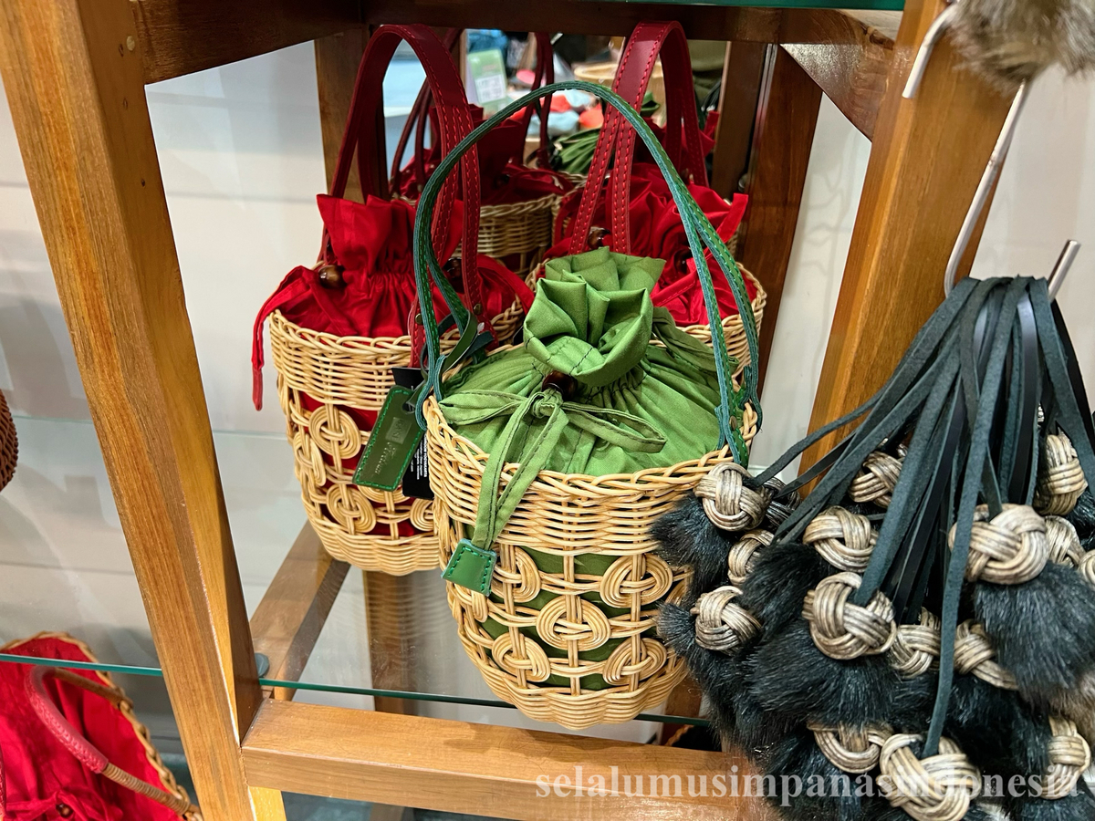INDONESIAN ARTS AND CRAFTS インドネシア Indonesian Arts & Handicrafts
