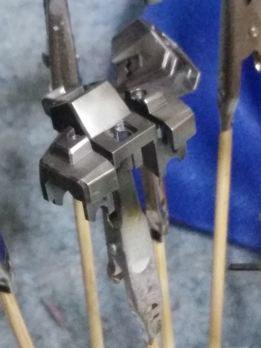 ガンプラ　パーツ　シルバー塗装後