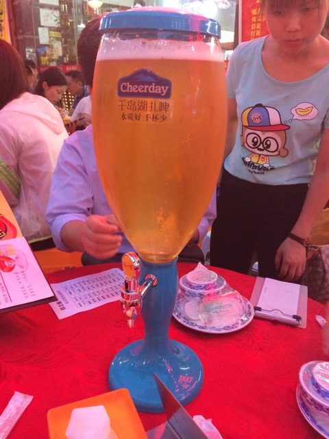 f:id:sennich:20150702235329j:plain 中国のセルフビールサーバー