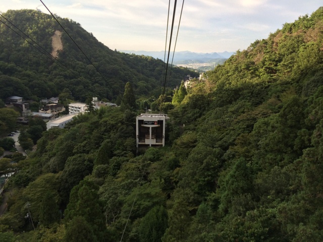 ロープウェイから有馬温泉駅を見下ろす眺望 ロープウェイからの眺望は絶景