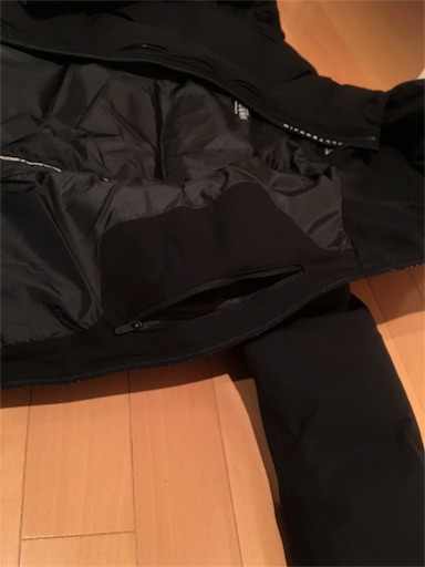 f:id:sennich:20151224120257j:image 裏地と左胸の内ポケット、洗濯用ファスナー
