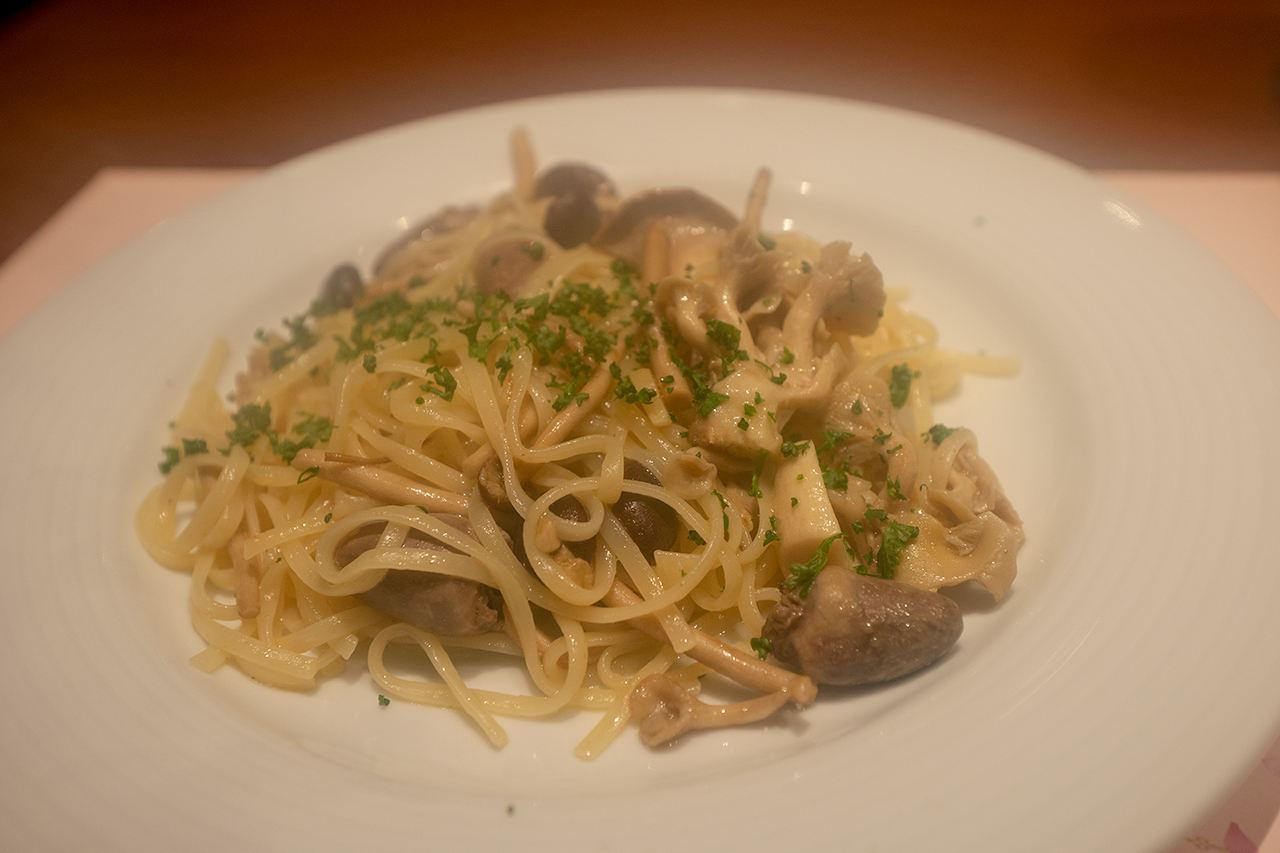 トラットリア テンポ ドーロ（torattoria TEMPO D'ORO）の鳥のハツとキノコのパスタ