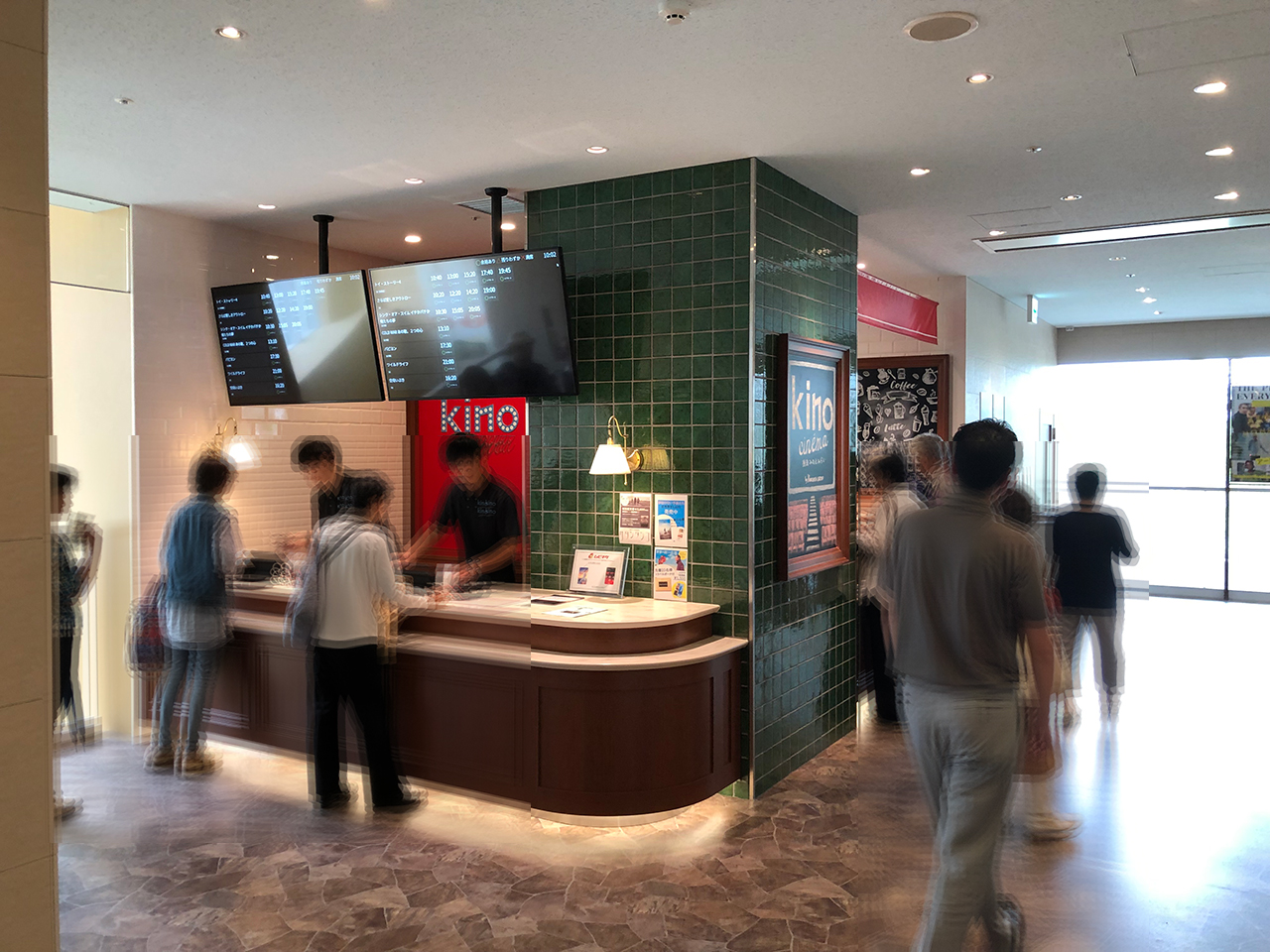 〈KINO cinema みなとみらい〉2階のチケットカウンター