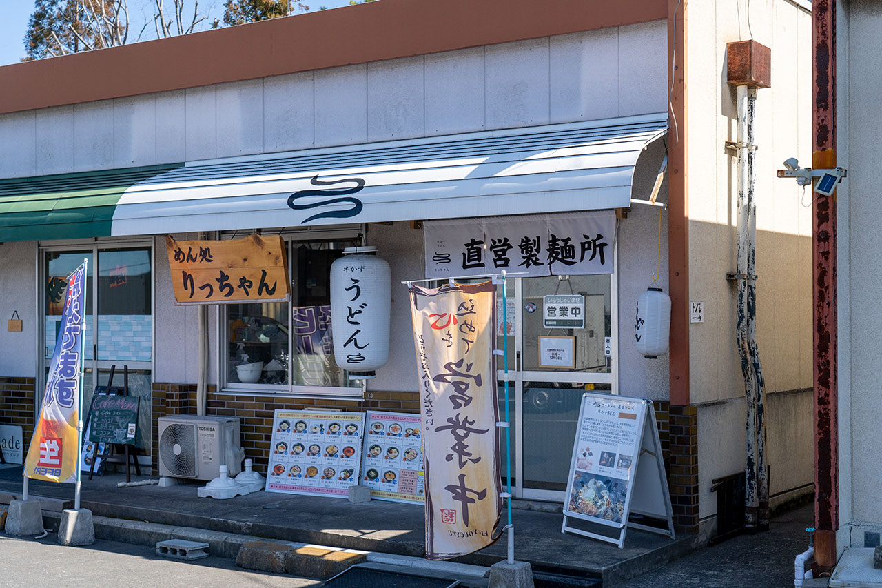 牛かすうどん　りっちゃん幸市場店外観