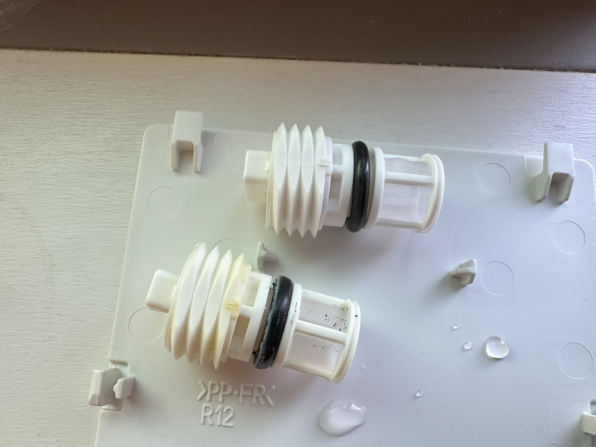 自宅のトイレから漏水！DIYで修理をするも改善されず、出張修理