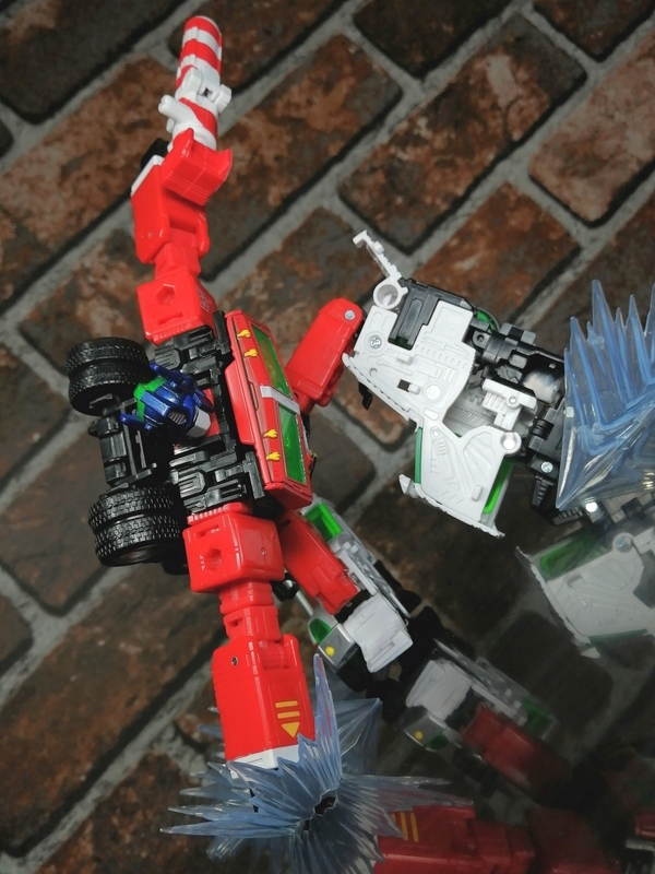 トランスフォーマー　限定　ホリデー　オプティマスプライム トランスフォーマー ホリデーオプティマスプライム（HOLIDAY