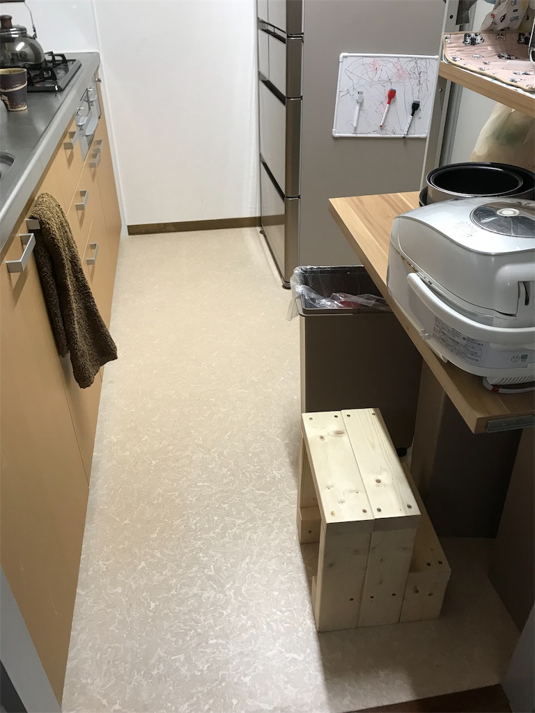 台所育児の踏み台 海外にすごいアイデアがあった 元にゃーごの育児生活