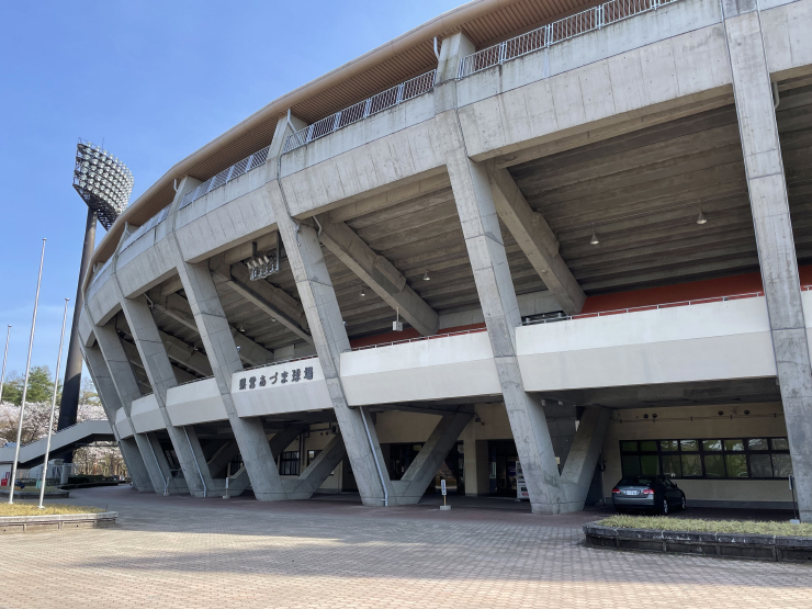福島県営あづま球場