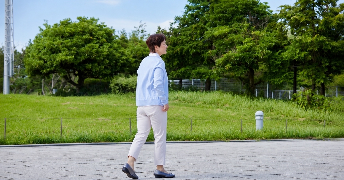 散歩する女性