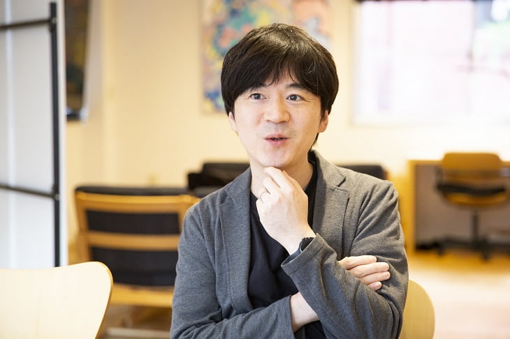 これまでの経歴について語る竹村俊助さん