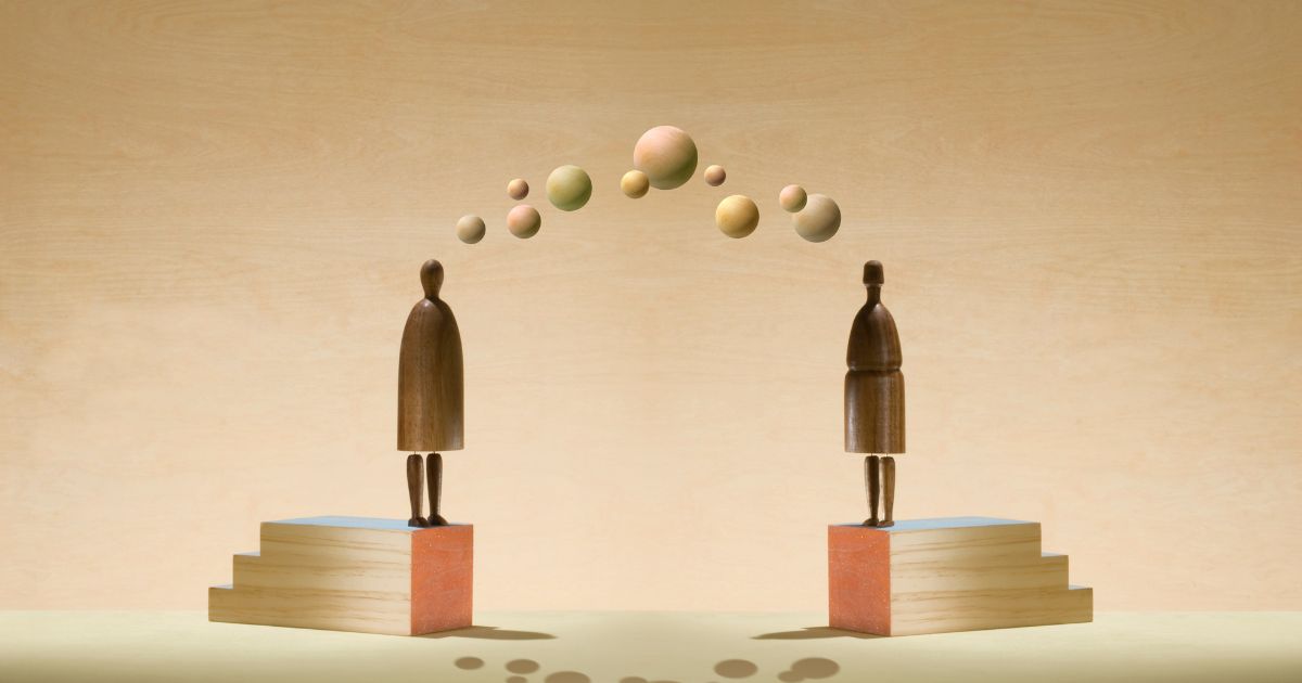 相手と考えを分かち合うことを表現した画像