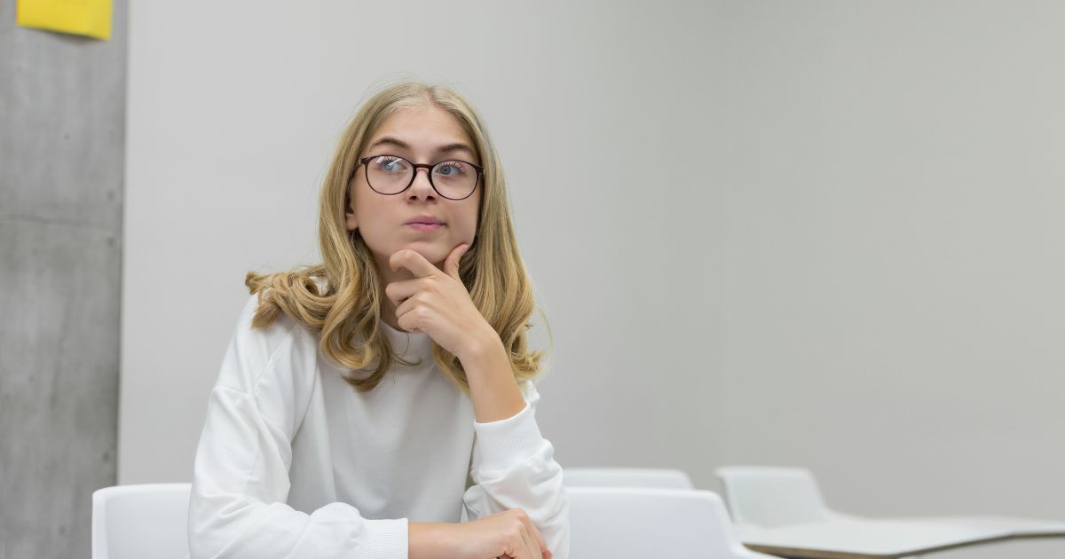 納得した様子の女性