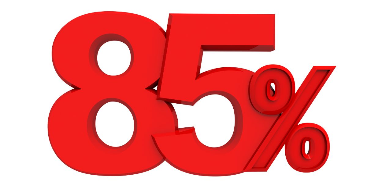 赤字で「85％」と表現された様子