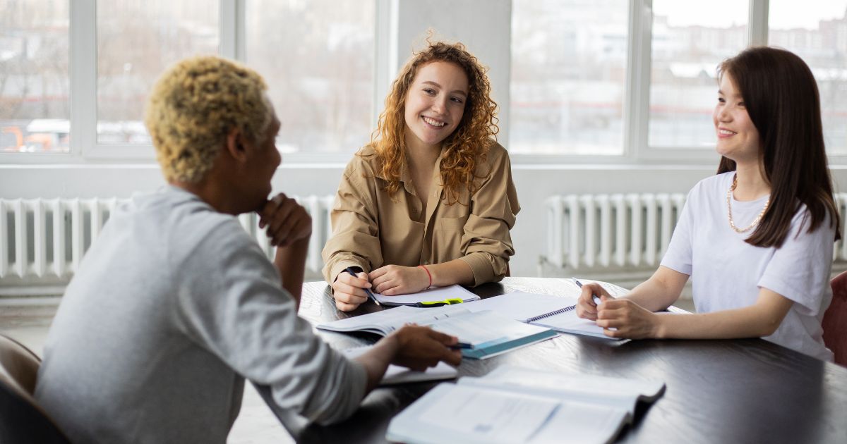 英語で会議をするイメージ画像