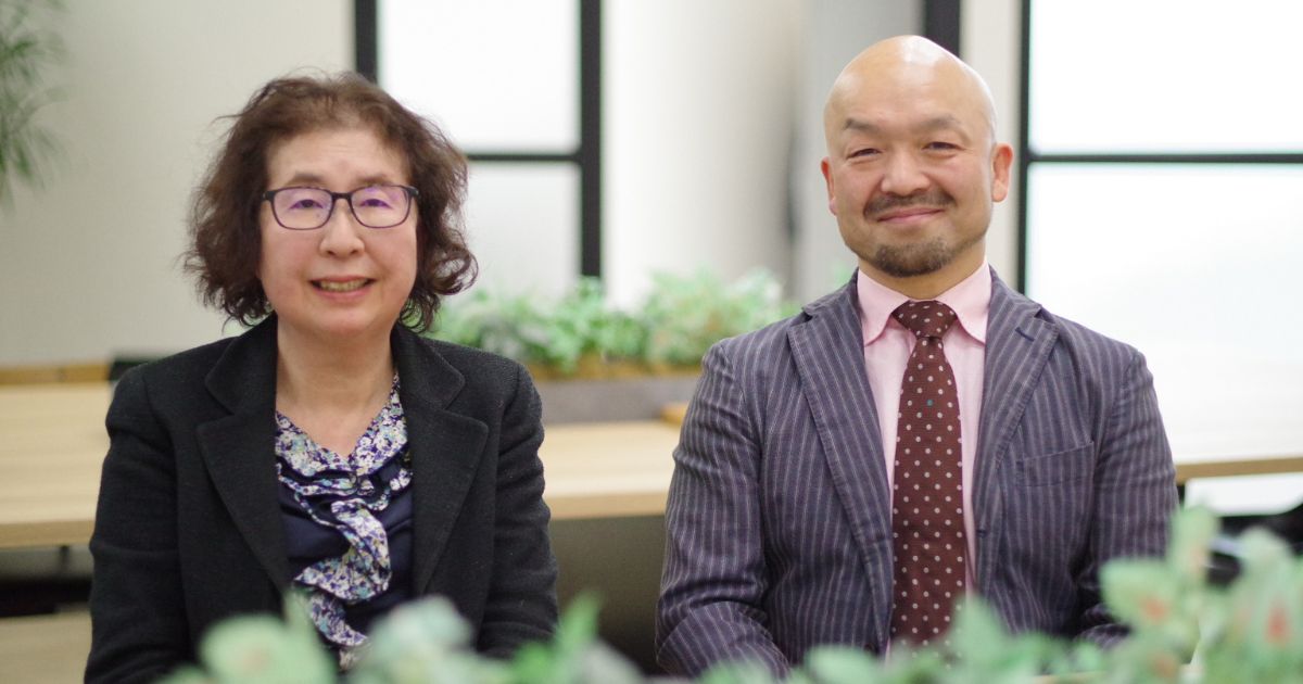 （左）小河園子氏と（右）時吉秀弥氏