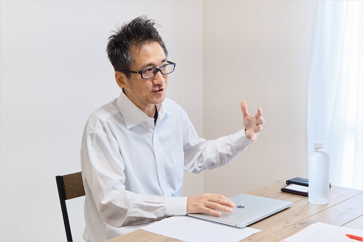 プロの手を経た本で語彙を増やすことについて語る山口拓朗さん