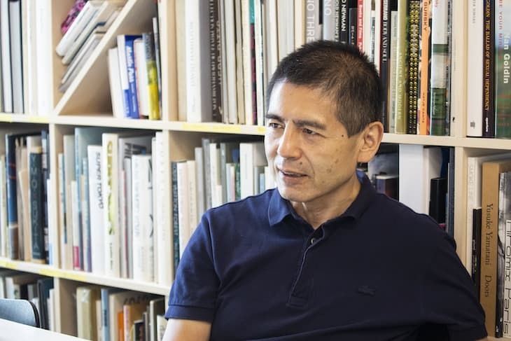 成果を生むのは、大量のインプットによる「豊かな言葉の組み立て」だと語る菅付雅信さん