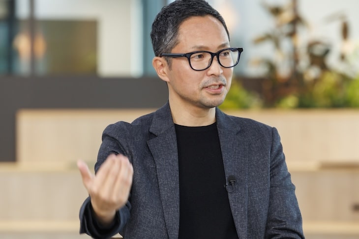 心理的安全性と「結果責任に対するコミットメント」の関係について語る荒木博行氏
