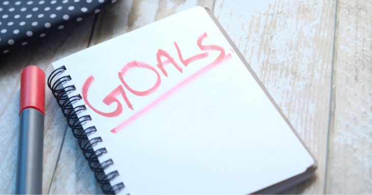 “GOALS” と書いてあるノート