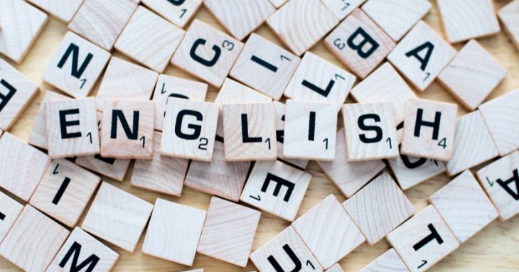 “ENGLISH” と書かれているブロック