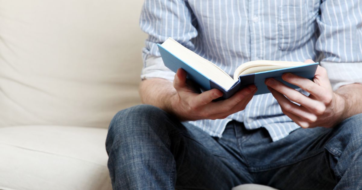 読書をする人
