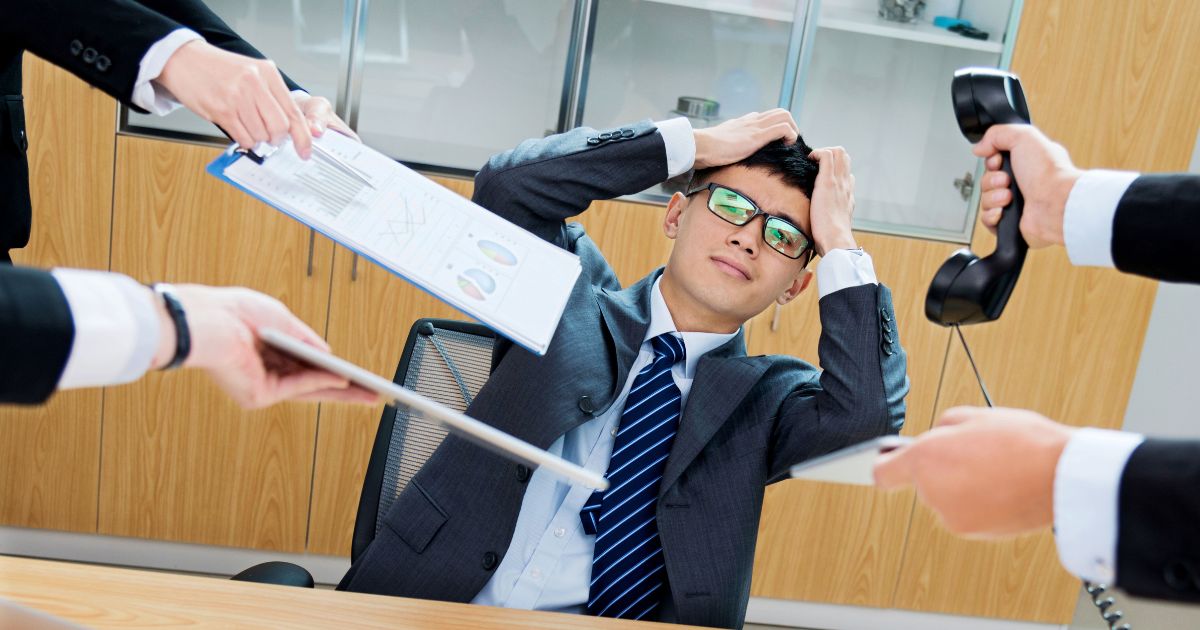 タスクが多くて困る男性