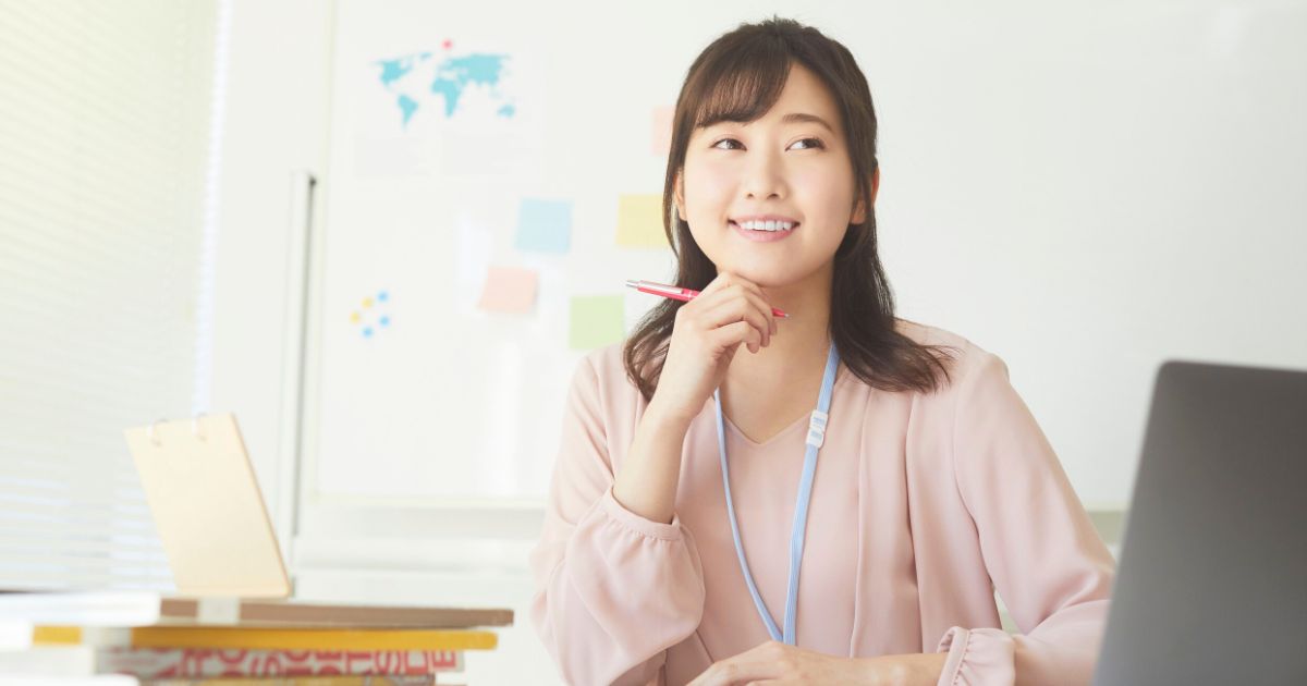 小さな習慣の継続により自己効力感が高まり充実した表情の女性