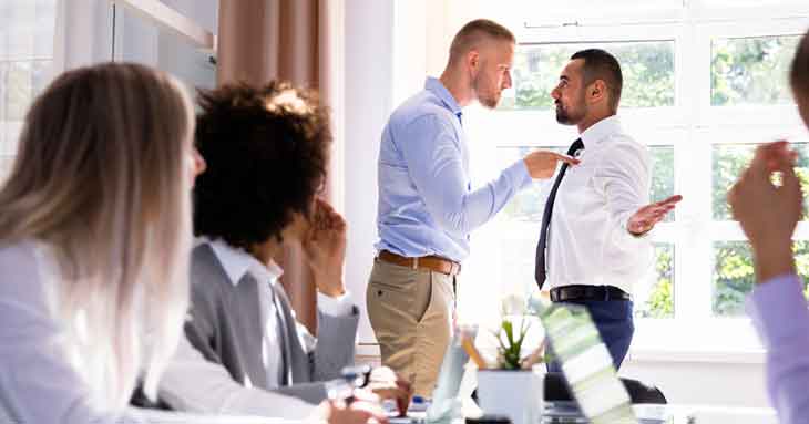 仕事ができない人の特徴：責任転嫁する