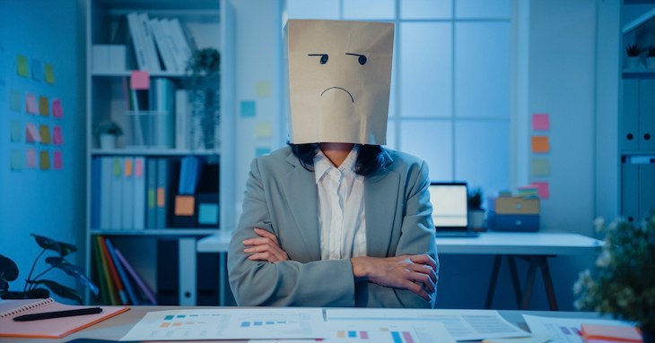 「この人には本心を見せられない」と思われている人の特徴01