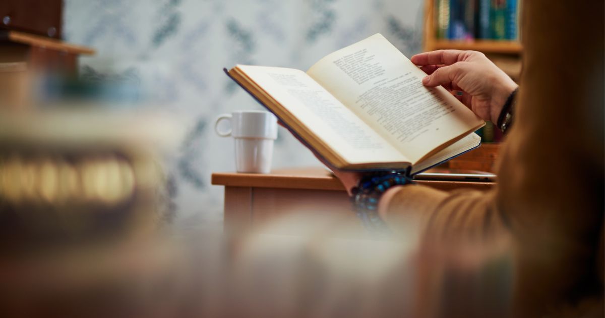 読書している人の手元