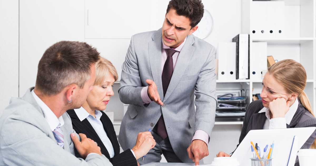 細かすぎる指導をする上司