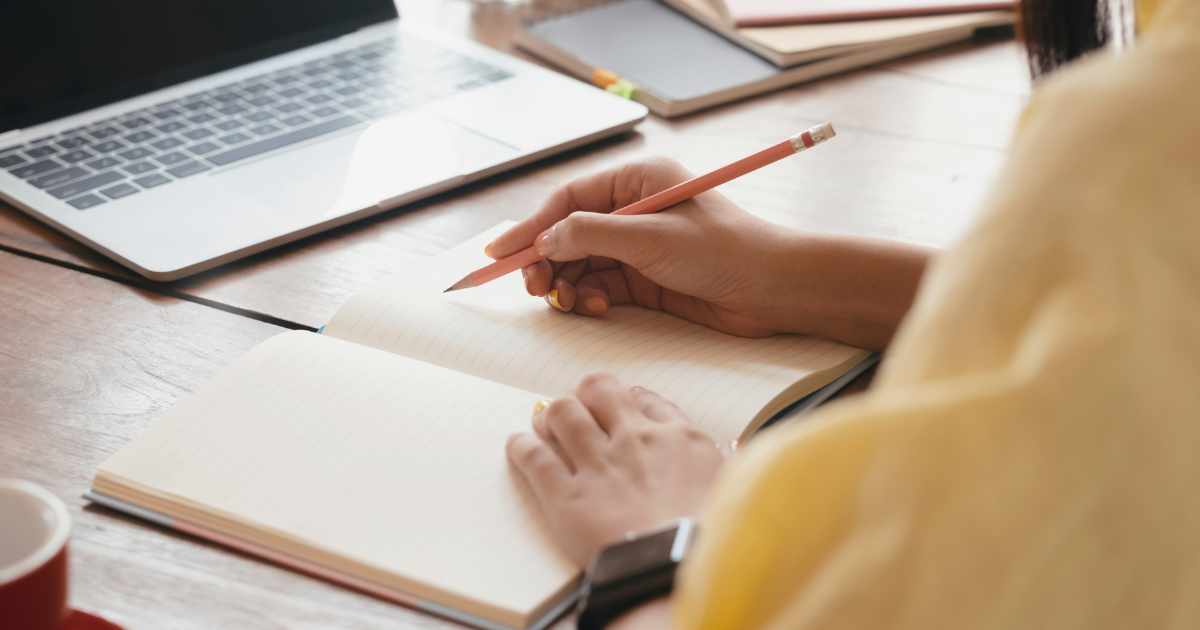 勉強している手元