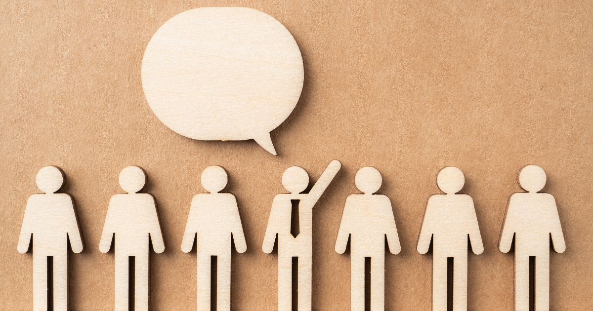 人の形をしたモチーフが並んでいる