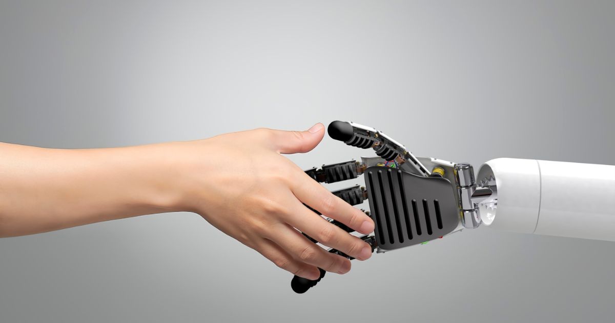 人間とロボットが握手をしている