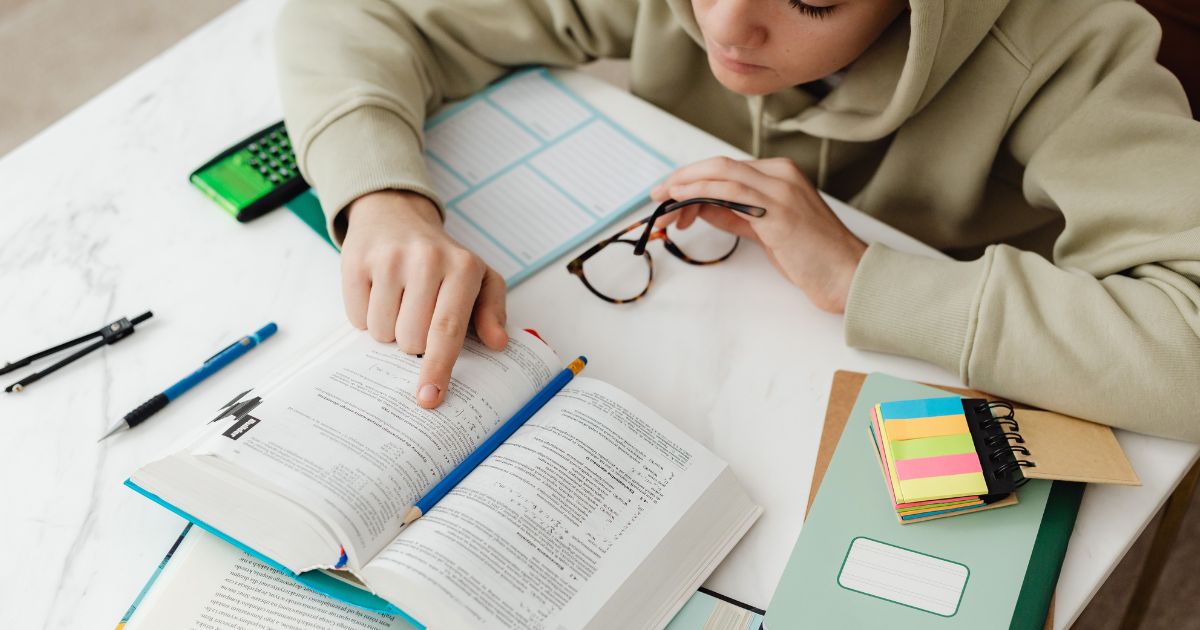 é¸ãã åèæ¸ã§TOEIC対çããã女æ§