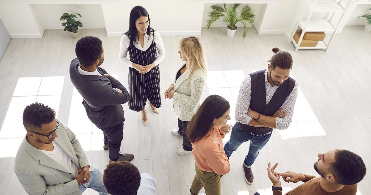 みながそれぞれセンサーを働かせ、苦手な人、仲よくしたい人を仕分け中!?