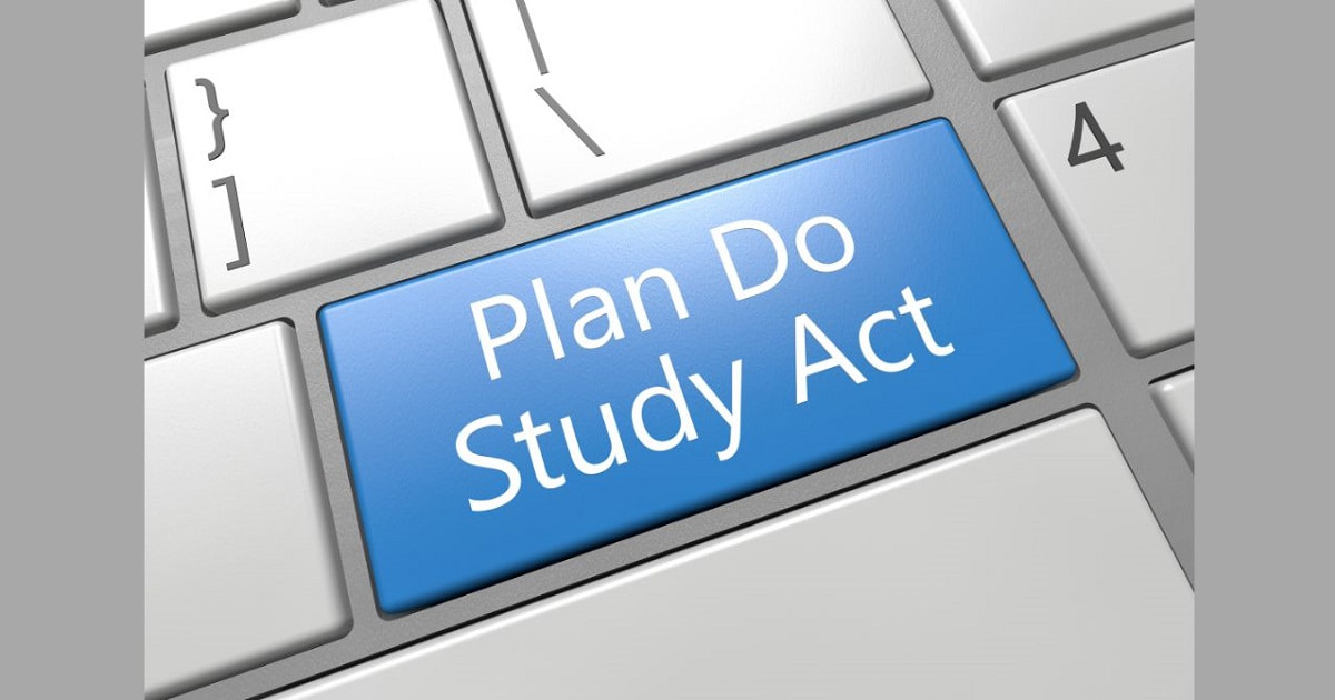キーボードのキーのひとつにPlan Do Study Act（計画する 行う 勉強する 行動する）という文字が書かれている
