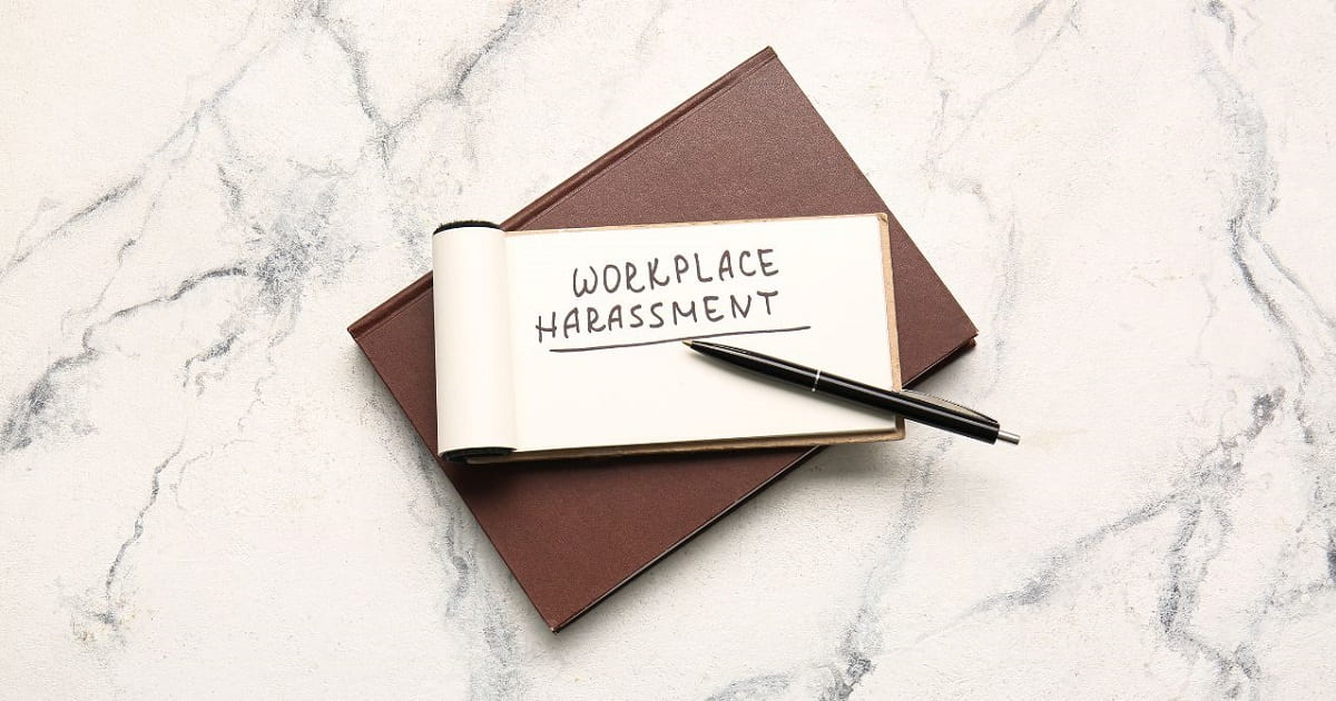 Workplace harassment（職場におけるハラスメント）と書かれたメモ