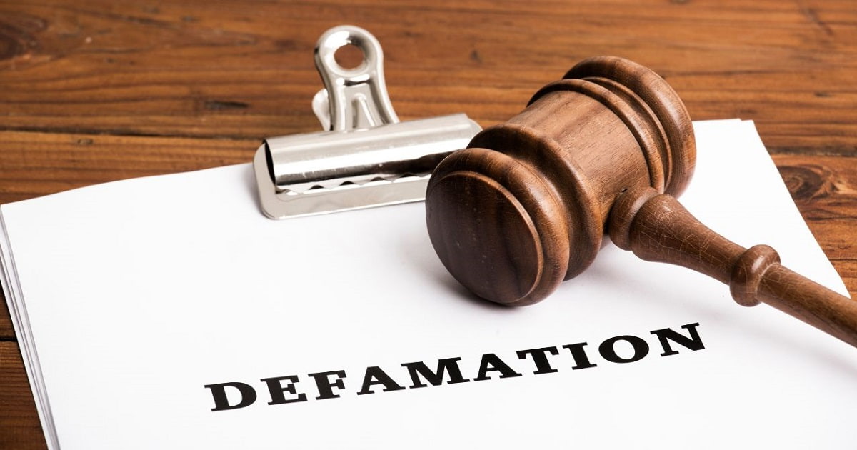 defamation（名誉棄損）のノートパッドとガベル