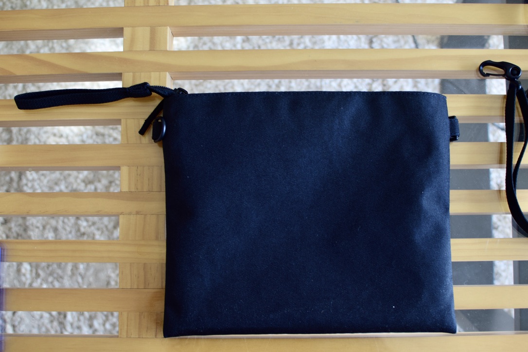 無印良品 評判の990円の撥水サコッシュ やっぱりすごく良いです 駆け抜けて墓場まで