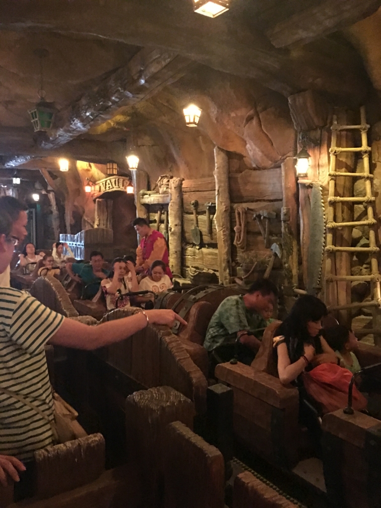 上海ディズニー七个小矮人矿山车