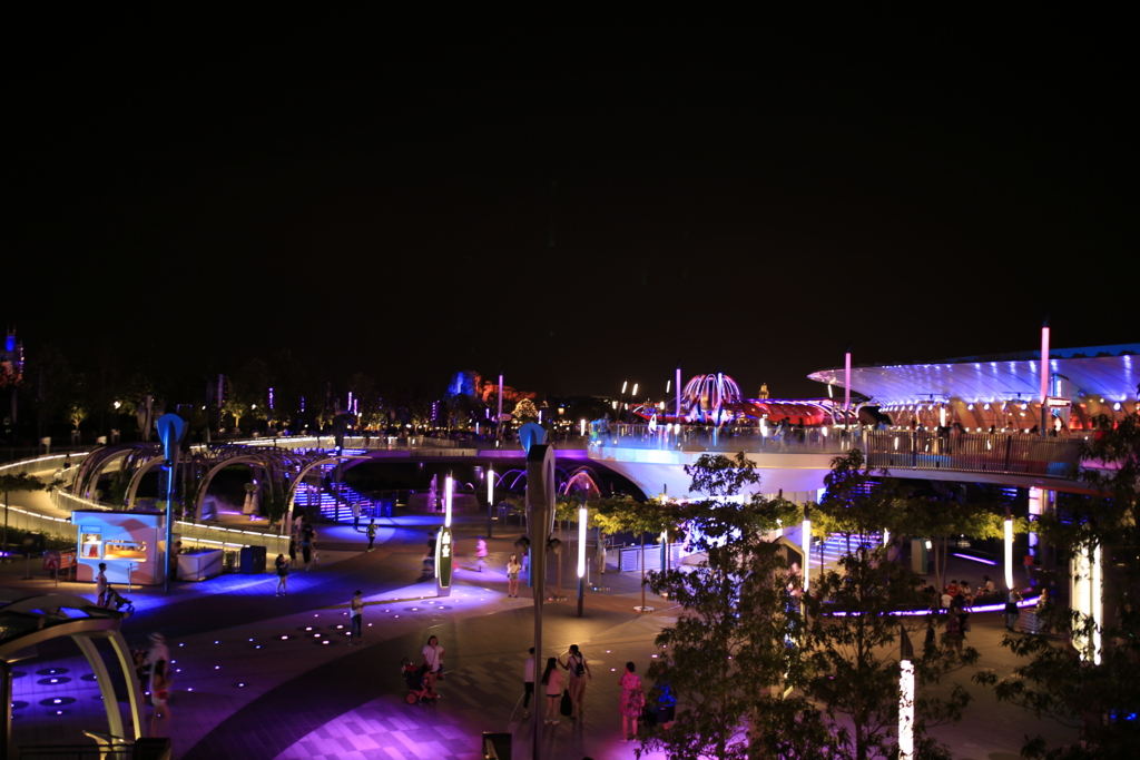 上海ディズニー明日世界