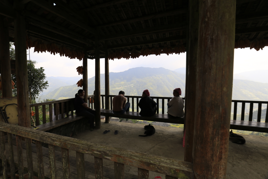 チワン族の人たち 棚田に住むチワン族の人たち