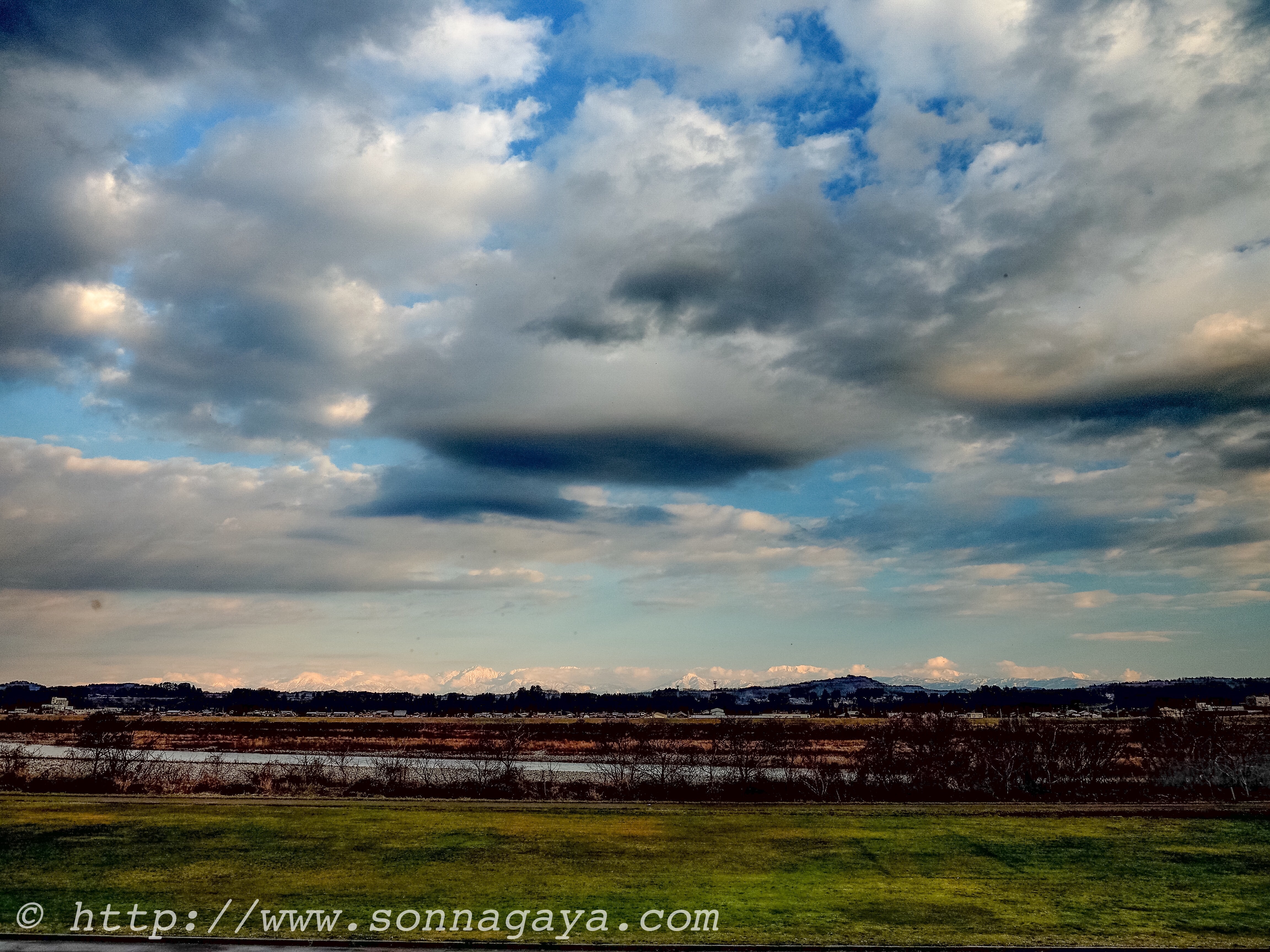 砺波平野から立山連峰(35mm換算24mm)
