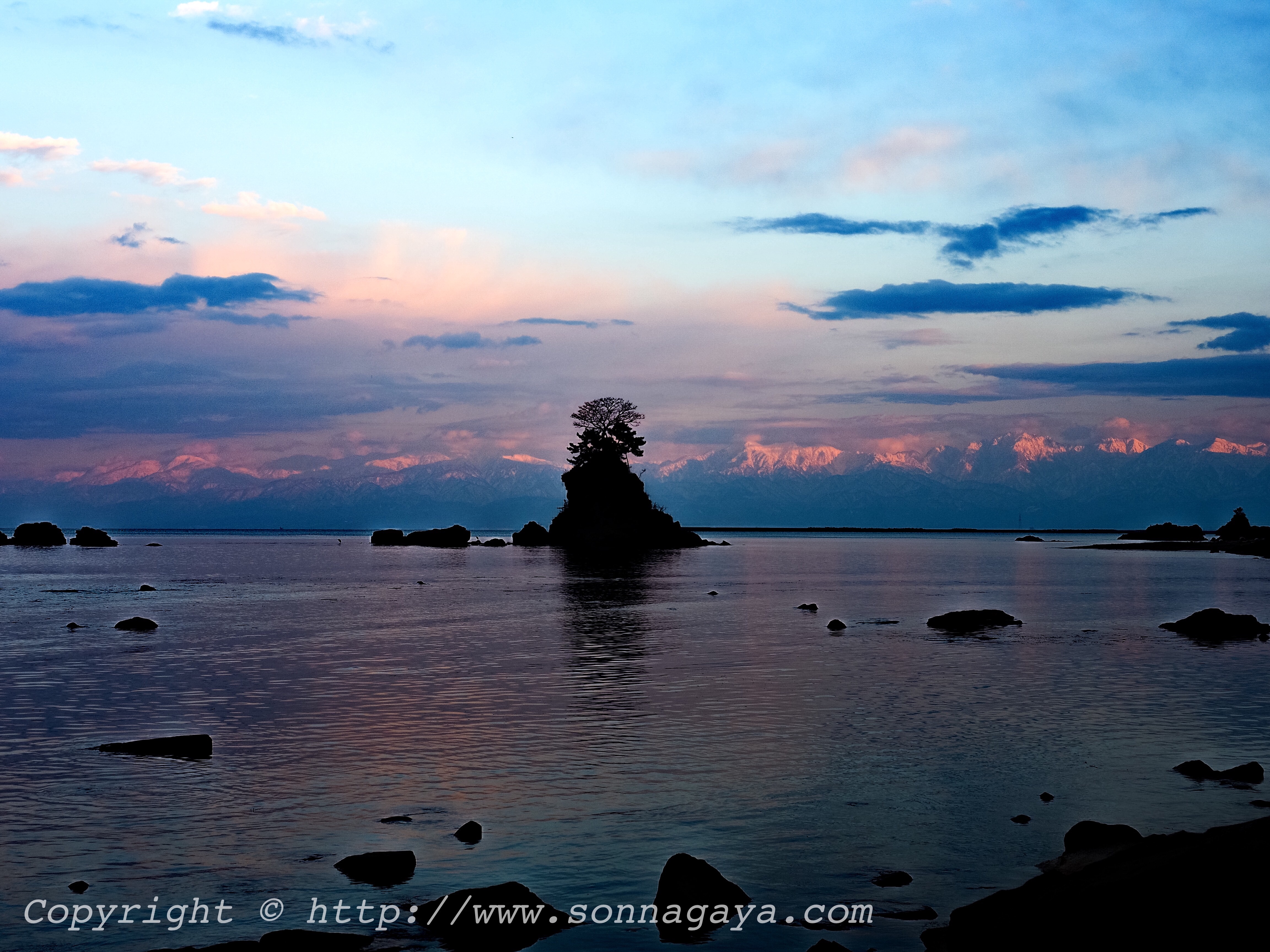 雨晴義経岩からの立山連峰