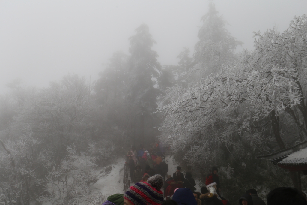 峨眉山の冬登山